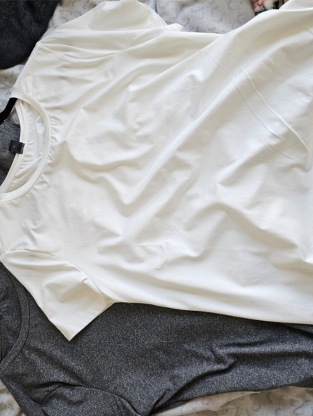 SHEIN basic black and white tee set